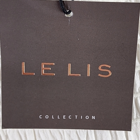 Le Lis Women’s Smocked Stretch Short Sleeve Top Off White Size Medium NWT - Picture 7 of 12